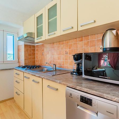 Apartmani Valun1 외부 사진