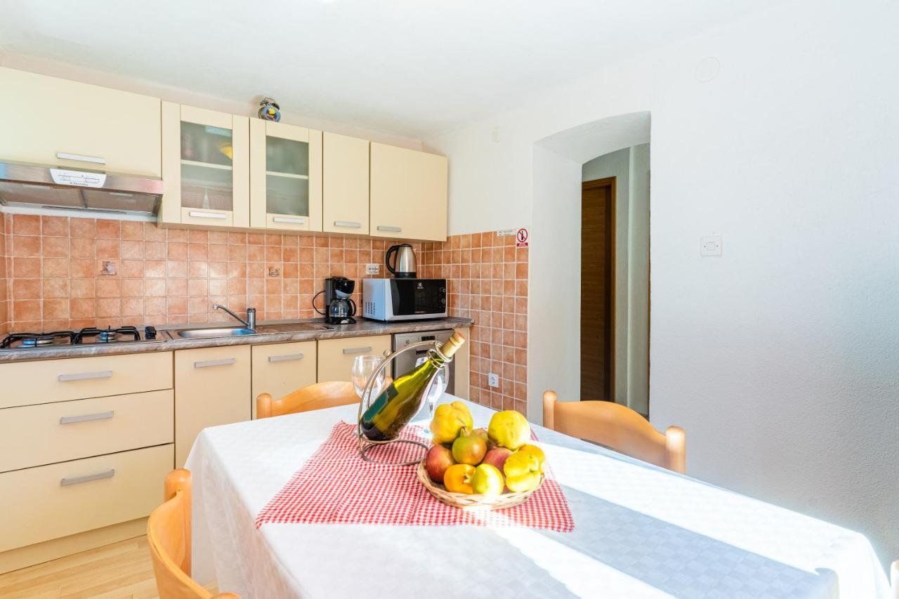 Apartmani Valun1 외부 사진