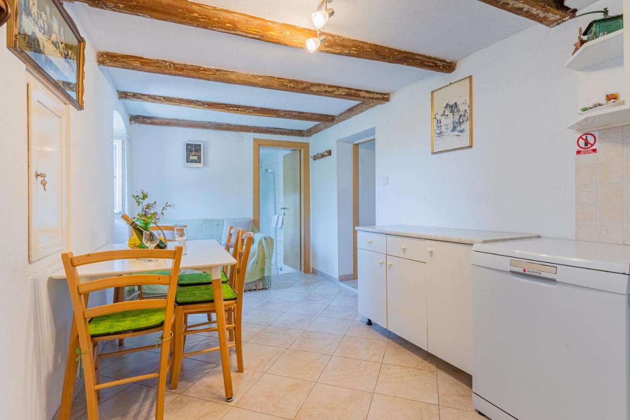 Apartmani Valun1 외부 사진