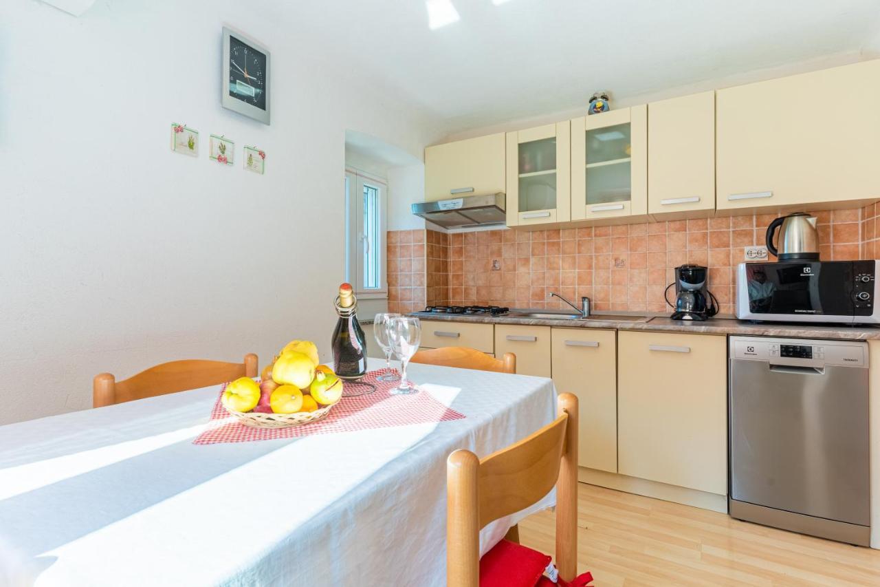 Apartmani Valun1 외부 사진