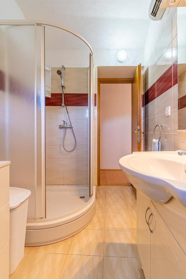 Apartmani Valun1 외부 사진