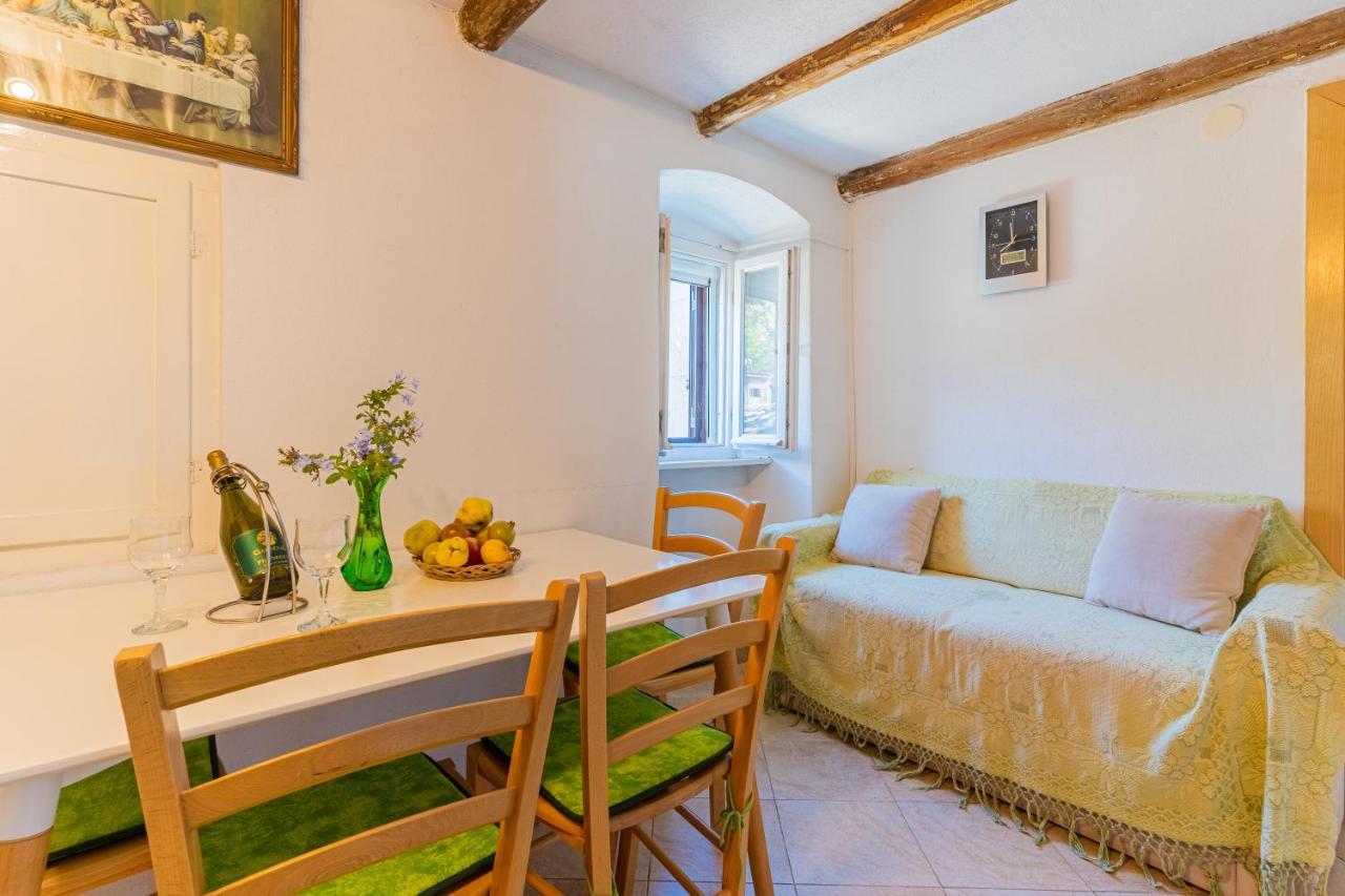 Apartmani Valun1 외부 사진