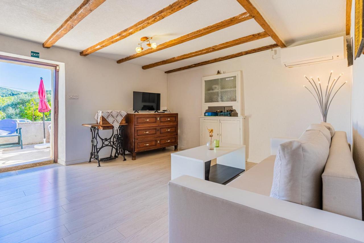 Apartmani Valun1 외부 사진