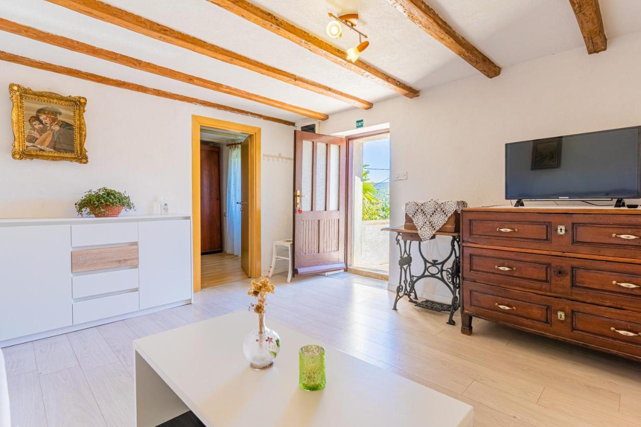 Apartmani Valun1 외부 사진