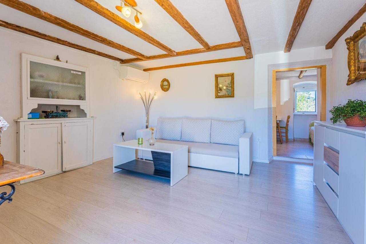 Apartmani Valun1 외부 사진